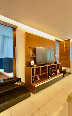 Casa à venda com 360m², 5 quartos e 4 vagas Casa à venda com 360m², 5 quartos e 4 vagasSala