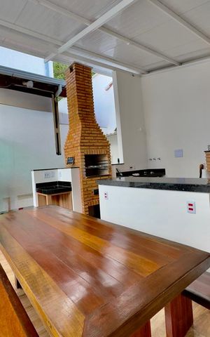 Casa à venda com 360m², 5 quartos e 4 vagas Casa à venda com 360m², 5 quartos e 4 vagasÁrea externa