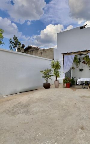 Casa à venda com 360m², 5 quartos e 4 vagas Casa à venda com 360m², 5 quartos e 4 vagasÁrea externa