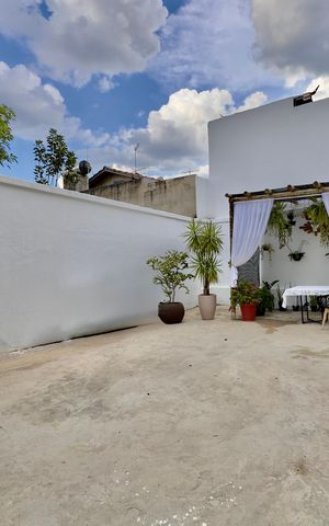 Casa à venda com 360m², 5 quartos e 4 vagas Casa à venda com 360m², 5 quartos e 4 vagasÁrea externa