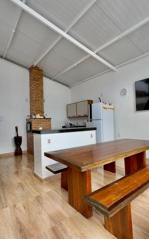 Casa à venda com 360m², 5 quartos e 4 vagas Casa à venda com 360m², 5 quartos e 4 vagasÁrea externa