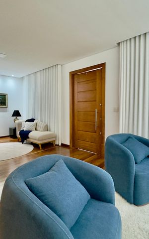 Casa à venda com 360m², 5 quartos e 4 vagas Casa à venda com 360m², 5 quartos e 4 vagasSala