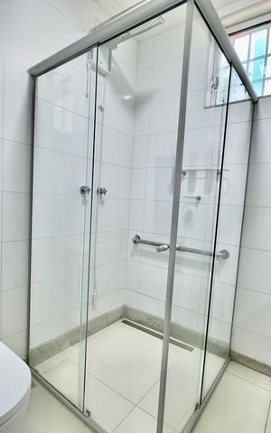 Casa à venda com 360m², 5 quartos e 4 vagas Casa à venda com 360m², 5 quartos e 4 vagasBanheiro
