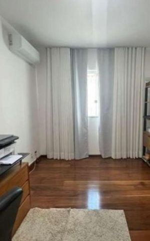Casa à venda com 360m², 5 quartos e 4 vagas Casa à venda com 360m², 5 quartos e 4 vagasQuarto