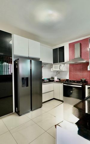 Casa à venda com 360m², 5 quartos e 4 vagas Casa à venda com 360m², 5 quartos e 4 vagasCozinha