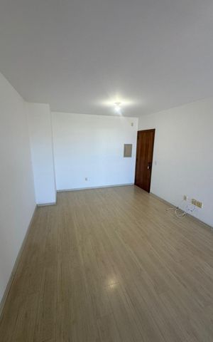 Apartamento à venda com 83m², 2 quartos e 1 vaga Apartamento à venda com 83m², 2 quartos e 1 vagaSala