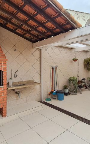 Casa à venda com 275m², 3 quartos e 4 vagas Casa à venda com 275m², 3 quartos e 4 vagasQuintal