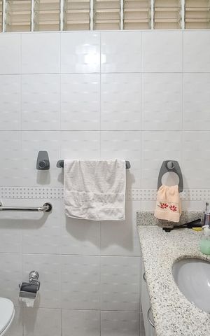 Casa à venda com 275m², 3 quartos e 4 vagas Casa à venda com 275m², 3 quartos e 4 vagasBanheiro Social