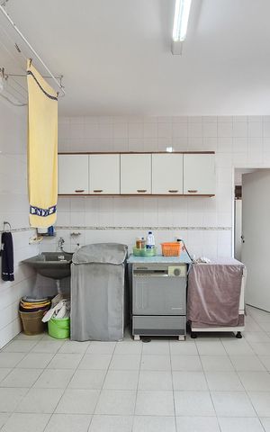 Casa à venda com 275m², 3 quartos e 4 vagas Casa à venda com 275m², 3 quartos e 4 vagasÁrea de Serviço