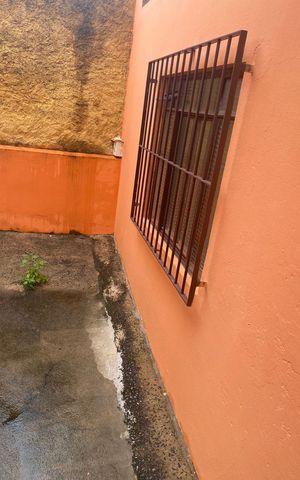 Casa à venda com 150m², 2 quartos e 2 vagas Casa à venda com 150m², 2 quartos e 2 vagasÁrea externa