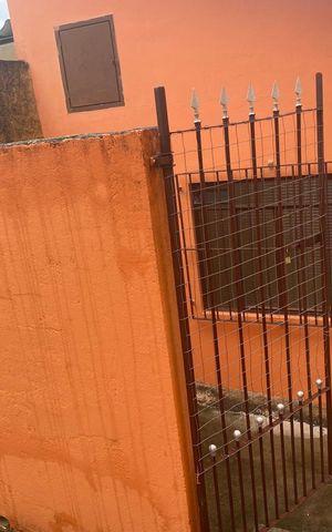 Casa à venda com 150m², 2 quartos e 2 vagas Casa à venda com 150m², 2 quartos e 2 vagasÁrea externa