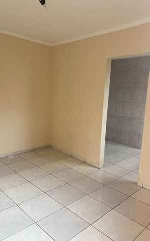 Casa à venda com 150m², 2 quartos e 2 vagas Casa à venda com 150m², 2 quartos e 2 vagasSala
