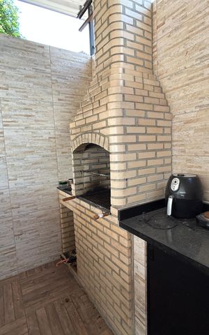 Casa à venda com 240m², 4 quartos e 2 vagasChurrasqueira