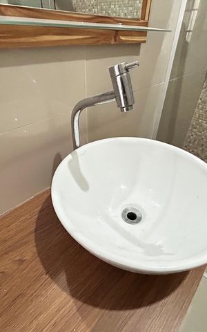 Casa à venda com 240m², 4 quartos e 2 vagasQuarto 2 - torneira