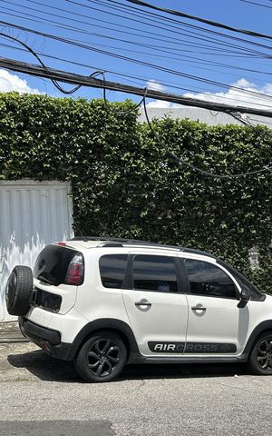Casa à venda com 240m², 4 quartos e 2 vagasFachada + plaquinha