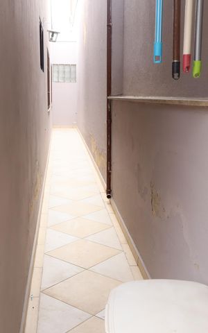 Casa à venda com 200m², 5 quartos e 3 vagasÁrea de serviço - Corredor