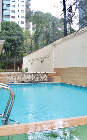 Apartamento à venda com 125m², 3 quartos e 3 vagas Apartamento à venda com 125m², 3 quartos e 3 vagasÁrea comum - Piscina