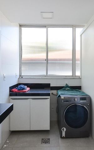 Apartamento à venda com 215m², 4 quartos e 1 vagaÁrea de Serviço