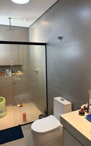 Casa à venda com 220m², 3 quartos e 2 vagas Casa à venda com 220m², 3 quartos e 2 vagasBanheiro