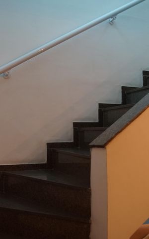 Casa à venda com 187m², 3 quartos e 2 vagasEscada