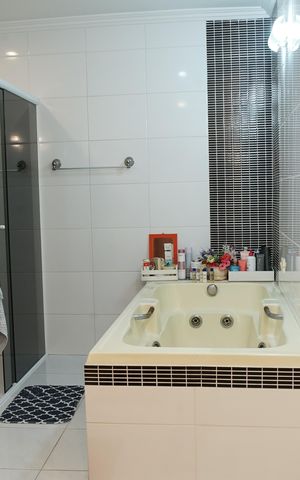 Casa à venda com 187m², 3 quartos e 2 vagasBanheiro 2