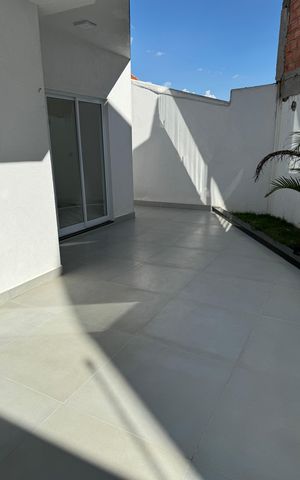 Casa à venda com 145m², 3 quartos e 3 vagas Casa à venda com 145m², 3 quartos e 3 vagasÁrea externa