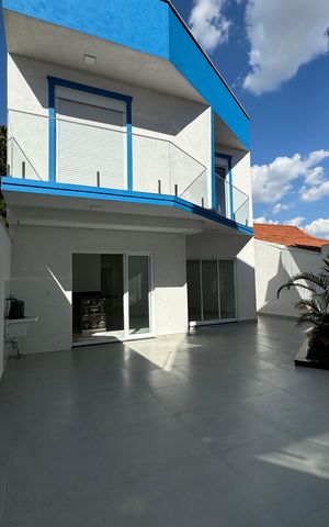 Casa à venda com 145m², 3 quartos e 3 vagas Casa à venda com 145m², 3 quartos e 3 vagasÁrea externa