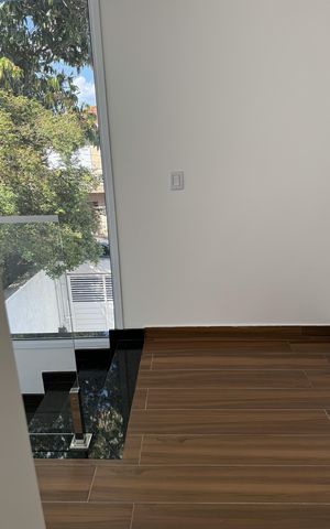 Casa à venda com 145m², 3 quartos e 3 vagas Casa à venda com 145m², 3 quartos e 3 vagasEscada