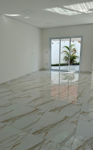 Casa à venda com 145m², 3 quartos e 3 vagas Casa à venda com 145m², 3 quartos e 3 vagasSala