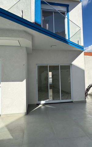 Casa à venda com 145m², 3 quartos e 3 vagas Casa à venda com 145m², 3 quartos e 3 vagasÁrea externa