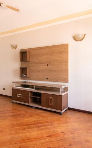 Casa à venda com 140m², 3 quartos e 4 vagas Casa à venda com 140m², 3 quartos e 4 vagasSala