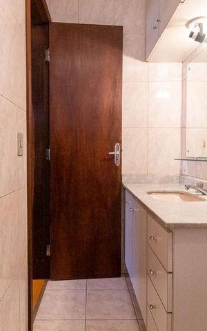 Casa à venda com 140m², 3 quartos e 4 vagas Casa à venda com 140m², 3 quartos e 4 vagasBanheiro Social