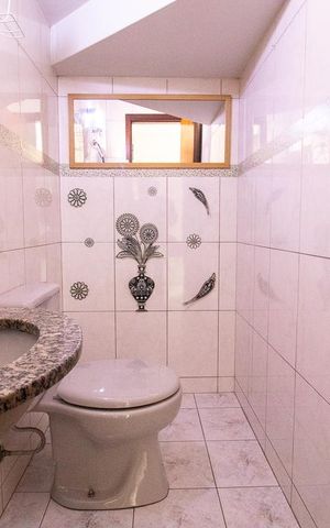 Casa à venda com 140m², 3 quartos e 4 vagas Casa à venda com 140m², 3 quartos e 4 vagasLavabo