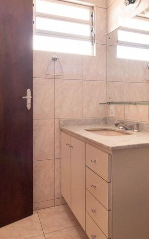 Casa à venda com 140m², 3 quartos e 4 vagas Casa à venda com 140m², 3 quartos e 4 vagasBanheiro da Suíte