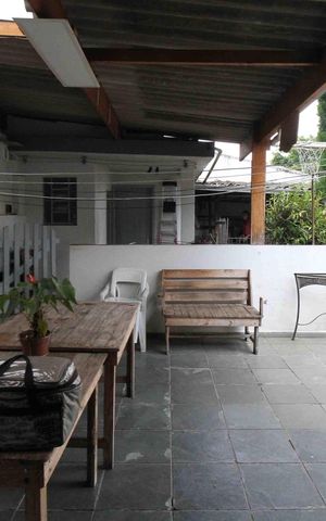 Casa à venda com 220m², 3 quartos e 3 vagas Casa à venda com 220m², 3 quartos e 3 vagasQuintal