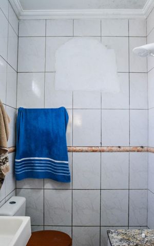 Casa à venda com 32m², 1 quarto e sem vaga Casa à venda com 32m², 1 quarto e sem vagaBanheiro