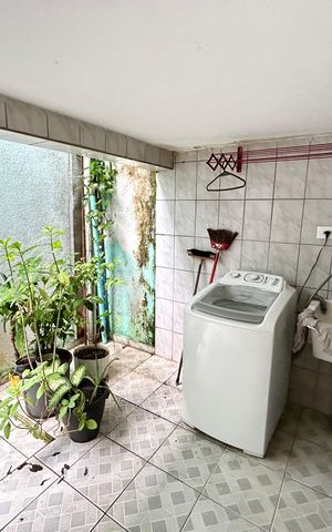 Casa à venda com 160m², 3 quartos e 2 vagas Casa à venda com 160m², 3 quartos e 2 vagasÁrea de Serviço