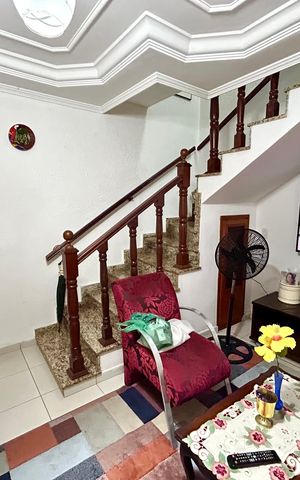 Casa à venda com 160m², 3 quartos e 2 vagas Casa à venda com 160m², 3 quartos e 2 vagasSala