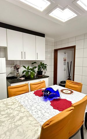 Casa à venda com 160m², 3 quartos e 2 vagas Casa à venda com 160m², 3 quartos e 2 vagasCozinha