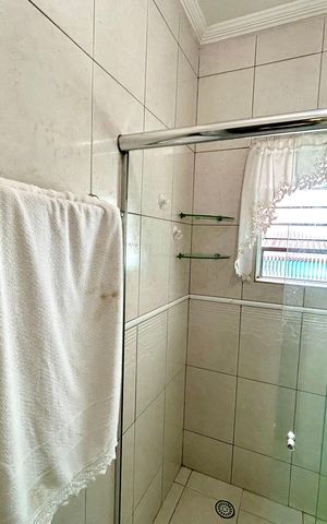Casa à venda com 160m², 3 quartos e 2 vagas Casa à venda com 160m², 3 quartos e 2 vagasBanheiro da Suíte