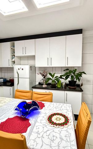 Casa à venda com 160m², 3 quartos e 2 vagas Casa à venda com 160m², 3 quartos e 2 vagasCozinha