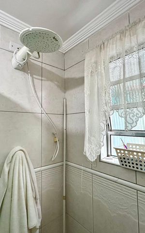 Casa à venda com 160m², 3 quartos e 2 vagas Casa à venda com 160m², 3 quartos e 2 vagasBanheiro 1