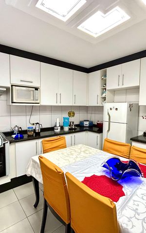 Casa à venda com 160m², 3 quartos e 2 vagas Casa à venda com 160m², 3 quartos e 2 vagasCozinha