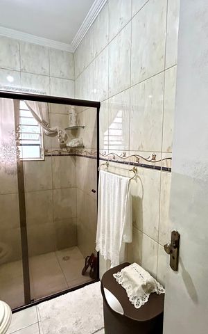 Casa à venda com 160m², 3 quartos e 2 vagas Casa à venda com 160m², 3 quartos e 2 vagasBanheiro 2