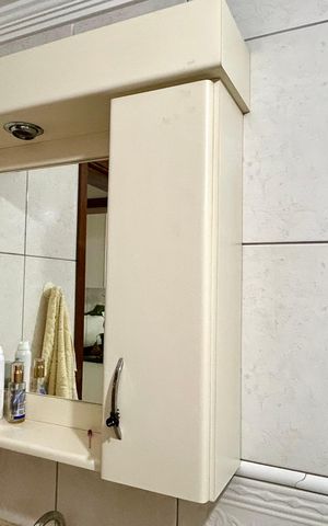Casa à venda com 160m², 3 quartos e 2 vagas Casa à venda com 160m², 3 quartos e 2 vagasBanheiro 1