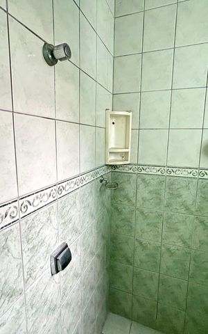 Casa à venda com 160m², 3 quartos e 2 vagas Casa à venda com 160m², 3 quartos e 2 vagasBanheiro 3