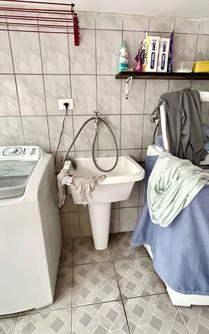 Casa à venda com 160m², 3 quartos e 2 vagas Casa à venda com 160m², 3 quartos e 2 vagasÁrea de Serviço