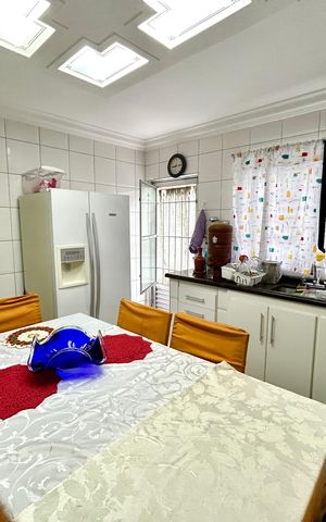 Casa à venda com 160m², 3 quartos e 2 vagas Casa à venda com 160m², 3 quartos e 2 vagasCozinha