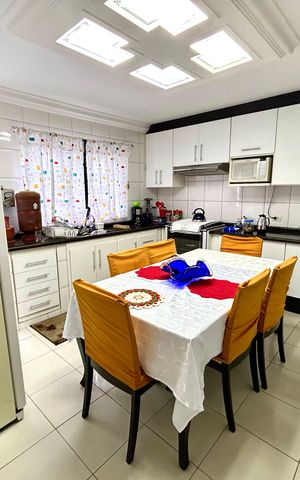 Casa à venda com 160m², 3 quartos e 2 vagas Casa à venda com 160m², 3 quartos e 2 vagasCozinha