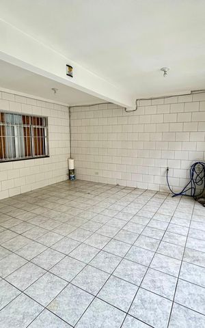 Casa à venda com 160m², 3 quartos e 2 vagas Casa à venda com 160m², 3 quartos e 2 vagasGaragem